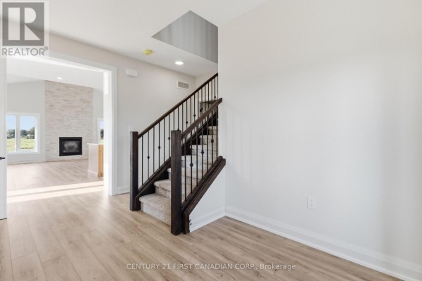 Foyer - 115 Addison Avenue, Lucan Biddulph, ON N0M2J0 Photo 5