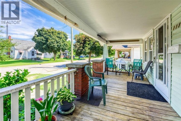 115 Collingwood Street, Sarnia, ON N7T6M8 Photo 2
