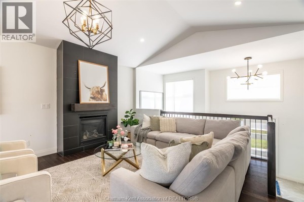 4pc Ensuite bath - 115 Davis Street, Amherstburg, ON N9V0G9 Photo 5