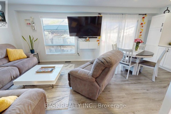 Living room - 115 Fairgreen Close, Cambridge, ON N1T1T8 Photo 3
