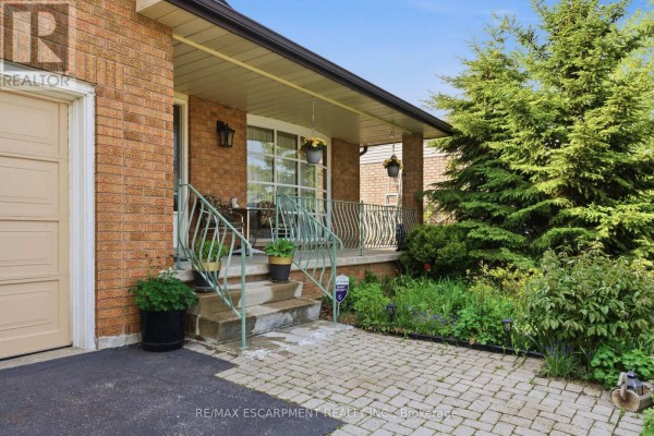 115 First Road W, Hamilton, ON, photo 2