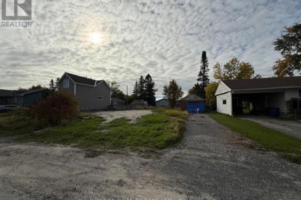 115 Fourteenth Avenue, Cochrane, ON P0L1C0 Photo 3