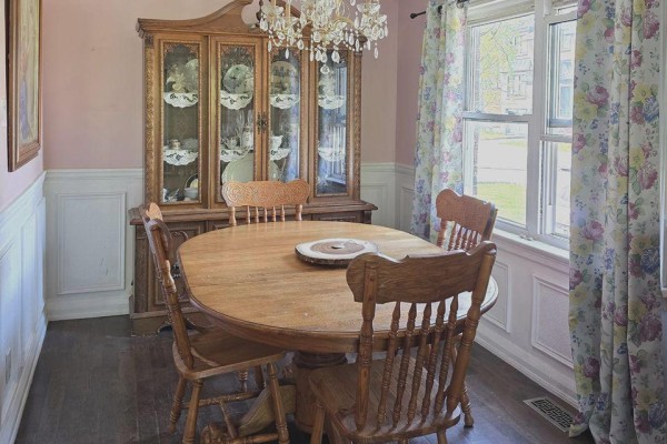 115 Lankin Boulevard, Toronto, ON, photo 2
