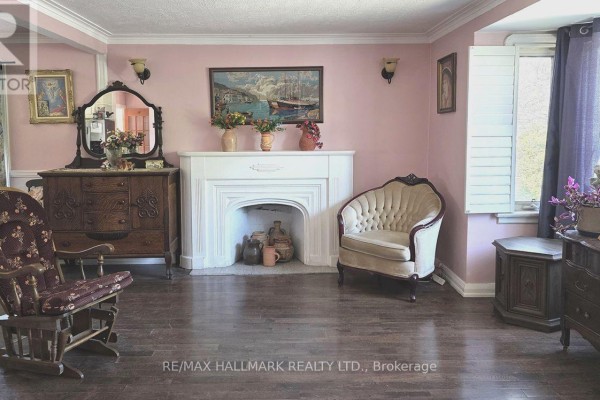 115 Lankin Boulevard, Toronto, ON, photo 3