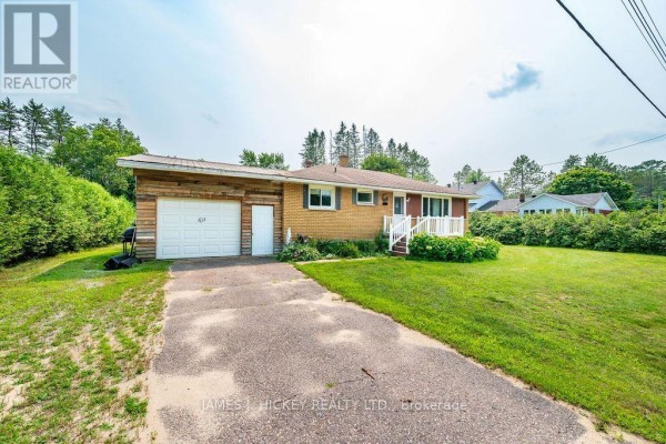 115 Lorne Place, Laurentian Hills, ON, photo 2