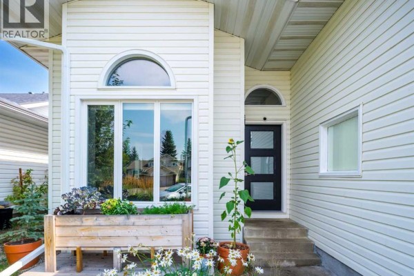 115 Wood Valley Court Sw, Calgary Photo 4