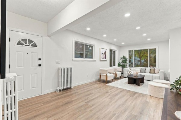 Living room - 1150 Mcmillan Avenue, Winnipeg, MB R3M0W1 Photo 3
