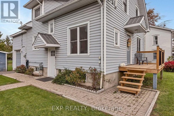 Living room - 11505 Queen Street, North Dundas, ON K0E1J0 Photo 4