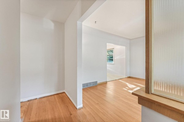Family room - 11507 135 St Nw, Edmonton, AB T5M1K9 Photo 4