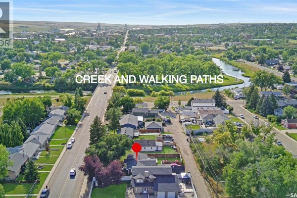 1151 Chaplin Street E, Swift Current, SK, photo 2