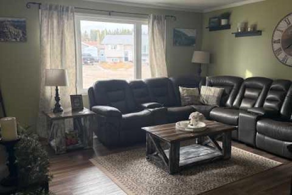 11510 Manning, Grande Cache, AB, photo 3