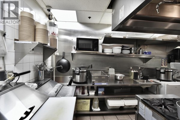 382 Robson Street, Vancouver, BC V6B2B2 Photo 2