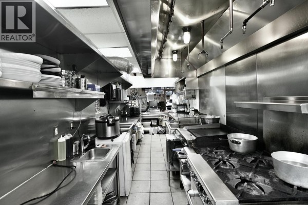 382 Robson Street, Vancouver, BC V6B2B2 Photo 3