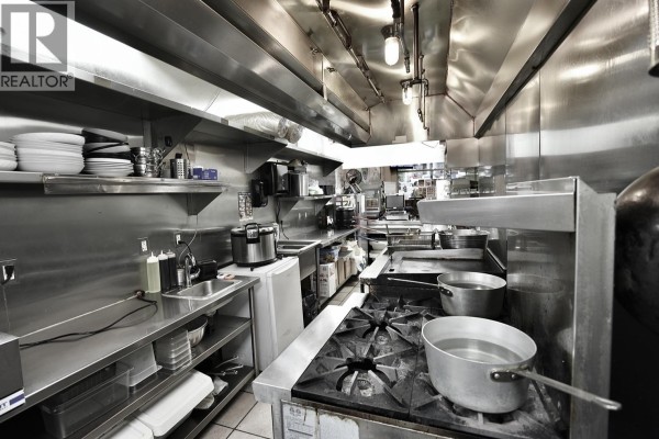 382 Robson Street, Vancouver, BC V6B2B2 Photo 5