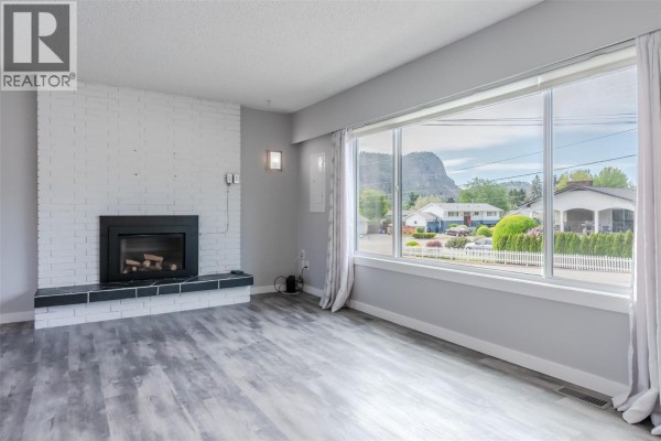 11512 Harvey Street, Summerland, BC, photo 3
