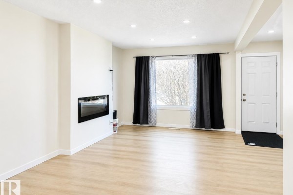 Primary Bedroom - 11519 137 Av Nw, Edmonton, AB T5E1Z5 Photo 5