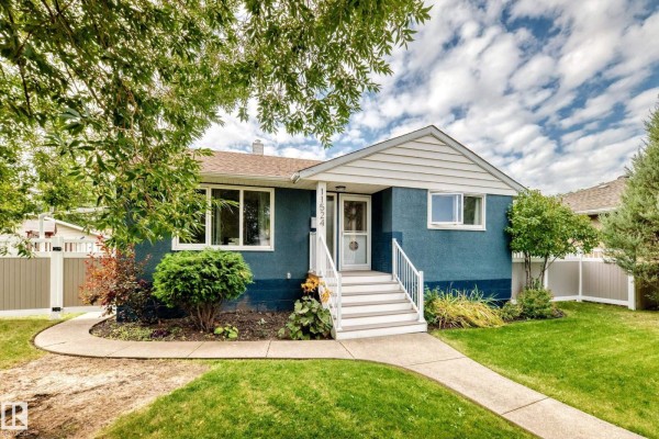 Kitchen - 11524 133 St Nw, Edmonton, AB T5M1H4 Photo 3