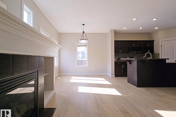 Kitchen - 11525 18a Av Sw, Edmonton, AB T6W2E6 Photo 3