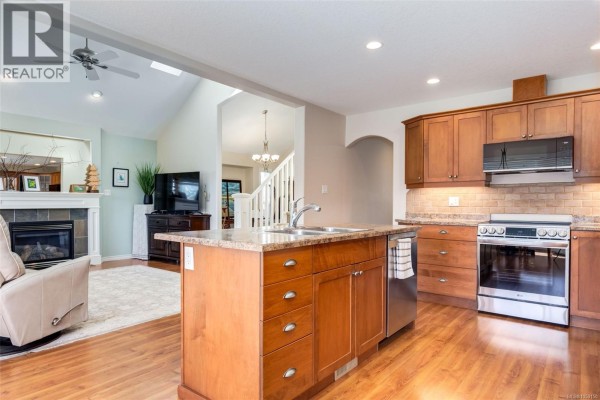 Ensuite - 1153 Roberton Blvd, Parksville, BC V9P2R6 Photo 3