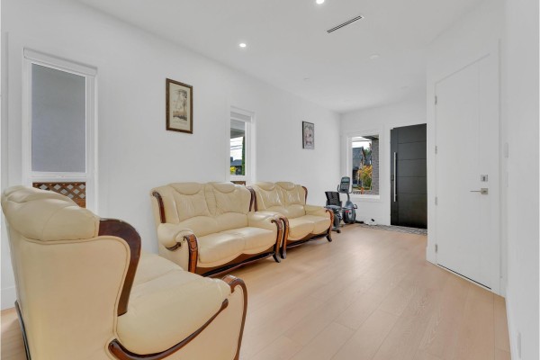 11553 75a Avenue, Delta, BC V4C1H9 Photo 4