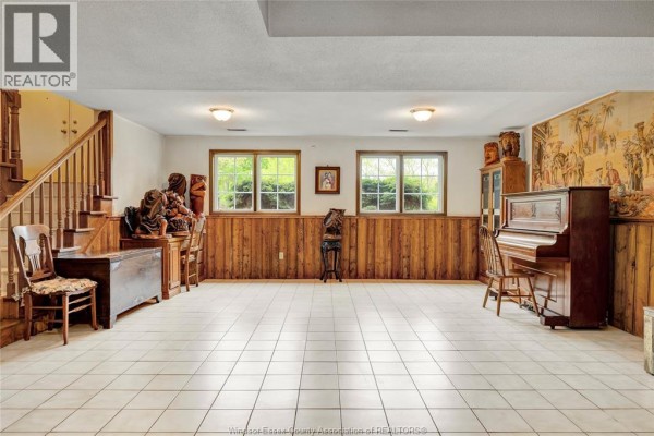 Family room/Fireplace - 1156 Concession Rd 2 North, Amherstburg, ON N9V3R3 Photo 3