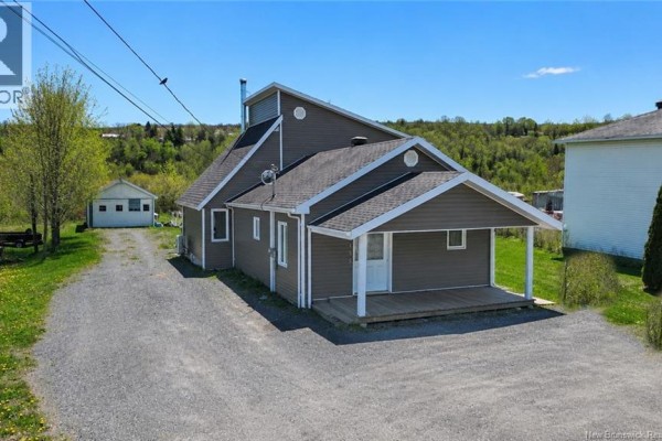 Living room - 1156 St-francois Street, Edmundston, NB E3V4P8 Photo 5