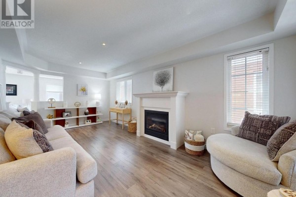 Living room - 1159 Kell Street, Innisfil, ON L9S4W3 Photo 2