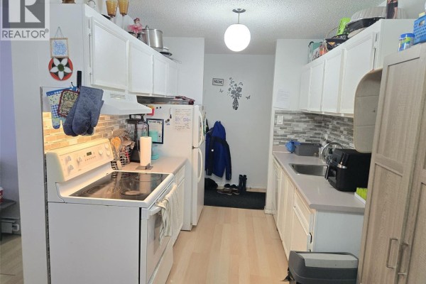 4pc Bathroom - 115a 4040 8th Street E, Saskatoon, SK S7H5L4 Photo 4