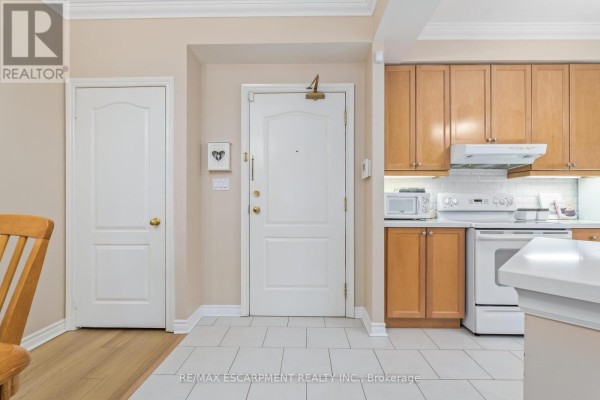 Primary Bedroom - 116 - 3351 Cawthra Road, Mississauga, ON L5A4N5 Photo 4