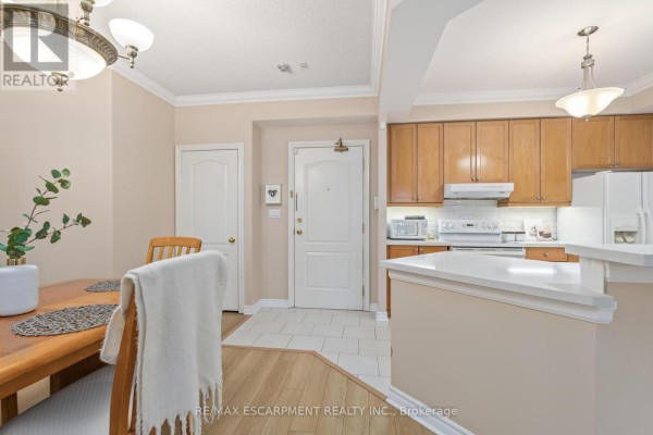 Bedroom - 116 - 3351 Cawthra Road, Mississauga, ON L5A4N5 Photo 5