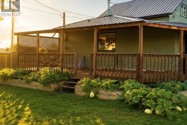 Enclosed porch - 116 5th Avenue N, Big River, SK S0J0E0 Photo 5