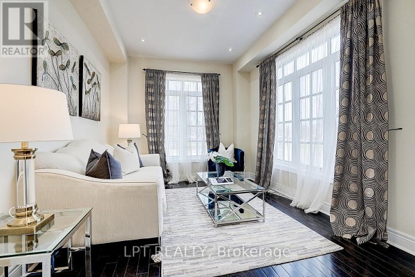 Kitchen - 116 Dunlop Street, Richmond Hill, ON L4C0X1 Photo 3