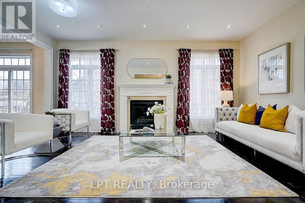 Living room - 116 Dunlop Street, Richmond Hill, ON L4C0X1 Photo 5