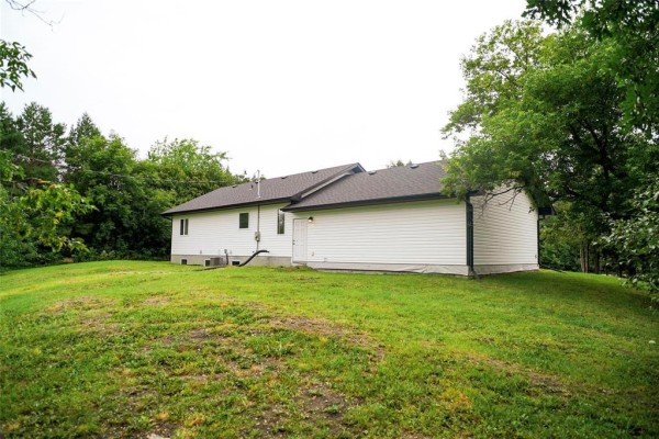 116 Ginn Avenue E, Dominion City, MB, photo 2