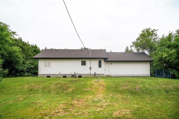 116 Ginn Avenue E, Dominion City, MB, photo 3