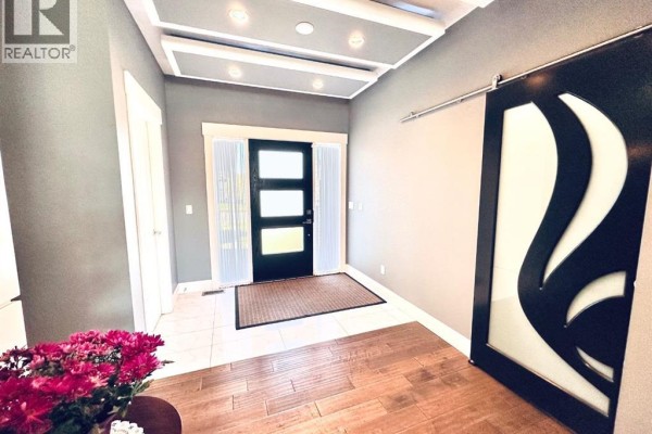 Foyer - 116 Kinniburgh Boulevard, Chestermere, AB T1X0M1 Photo 4