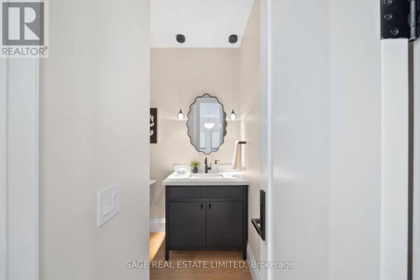 Bedroom 2 - 116 Lee Avenue, Toronto, ON M4E2P3 Photo 5