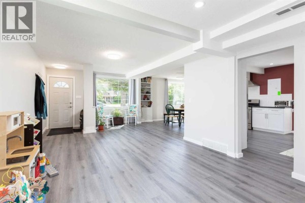 Family room - 116 S 1 Street W, Magrath, AB T0K1J0 Photo 5