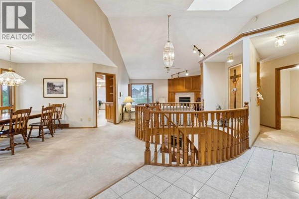 Living room - 116 Scandia Rise Nw, Calgary, AB T3L1V6 Photo 4