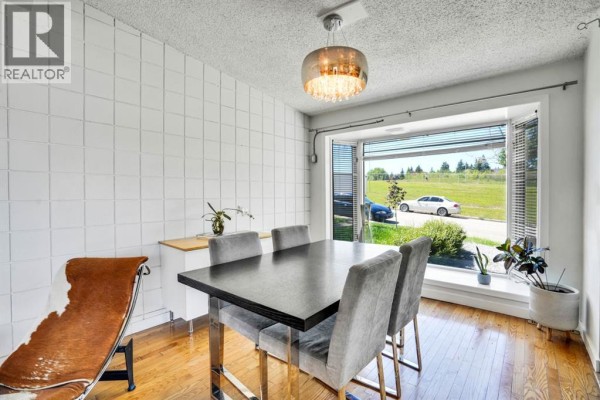 Dining room - 116 Selkirk Drive Sw, Calgary, AB T2W0M4 Photo 5