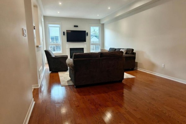 116 Silverwood Circle, Ajax, ON L1Z0A2 Photo 3