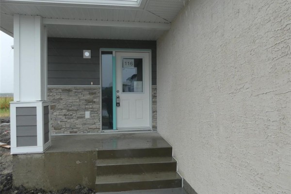 Kitchen - 116 Sterling Crescent, Steinbach, MB R5G3A5 Photo 2