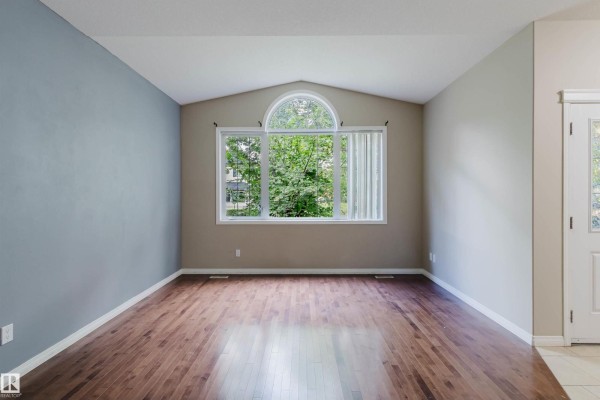 Primary Bedroom - 11608 96 St Nw, Edmonton, AB T5G1T9 Photo 4