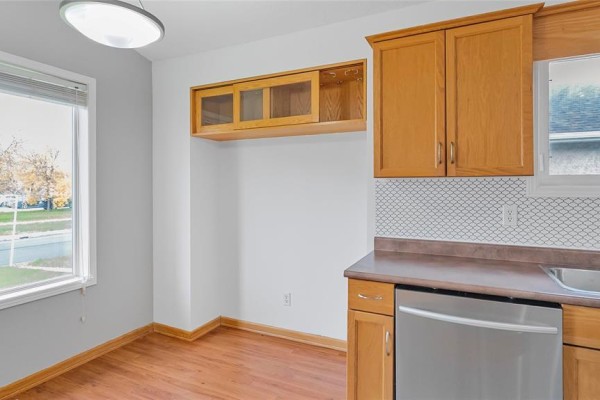 Kitchen - 1161 Brunswick Street, Winnipeg, MB R2G2J6 Photo 4