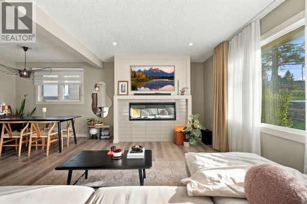 Kitchen - 1161 Hunterston Hill Nw, Calgary, AB T2K4P1 Photo 5