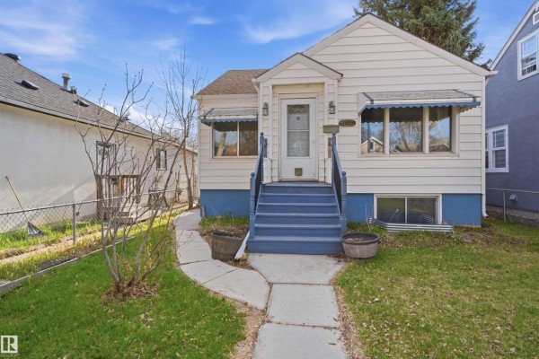 Kitchen - 11617 89 Street Nw, Edmonton, AB T5B3V3 Photo 3