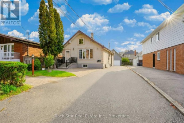 1162 Northmount Avenue, Mississauga