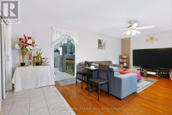 1162 Northmount Avenue, Mississauga, ON L5E1X9 Photo 4