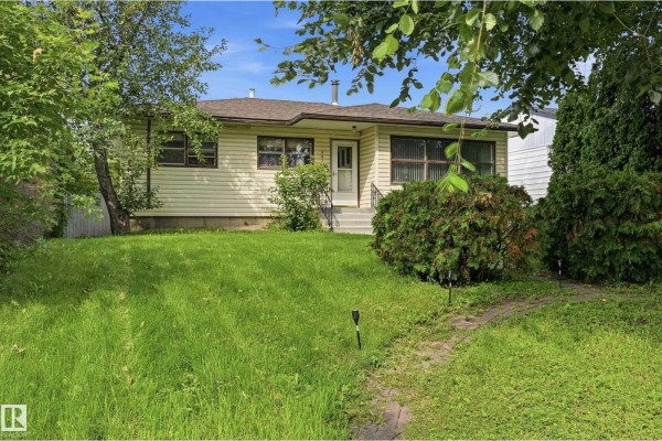 Kitchen - 11622 133 St Nw, Edmonton, AB T5M1H5 Photo 3