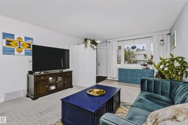 Family room - 11624 152 Av Nw, Edmonton, AB T5X1C7 Photo 4